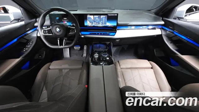BMW 5 Series G60 — Фото автомобиля 10
