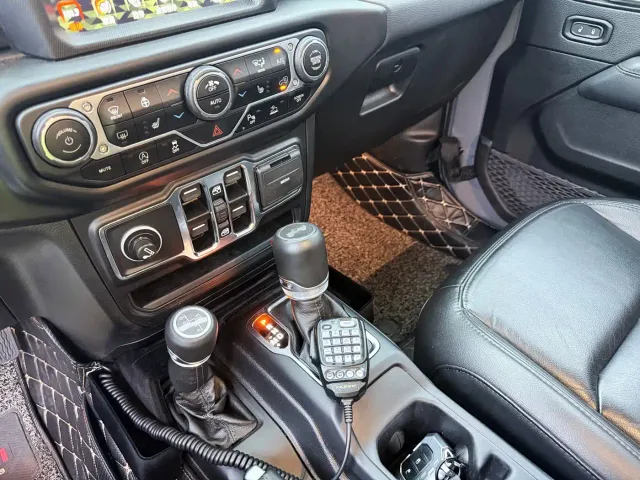 Jeep Wrangler — Фото автомобиля 20