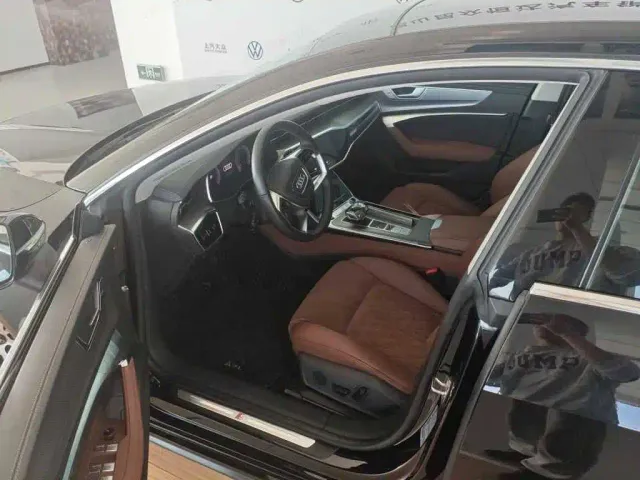 Audi A7L — Фото автомобиля 2