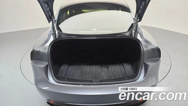 Tesla Model 3 — Фото автомобиля 25