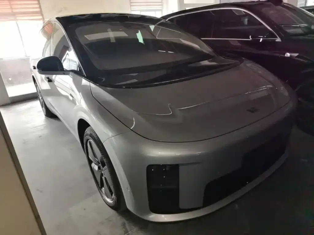 Li Auto Li i8 2025 Standard Edition — Фото автомобиля 3