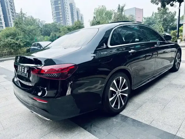 Mercedes-Benz E-Class — Фото автомобиля 5