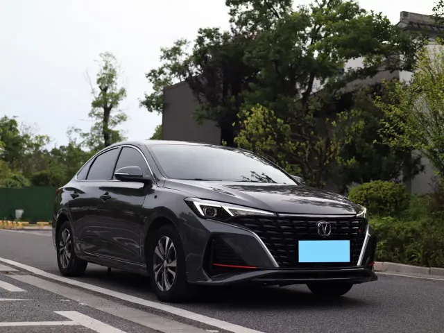 Changan Eado — Фото автомобиля 2