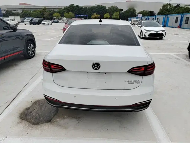 Volkswagen Lavida — Фото автомобиля 5