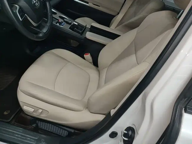 Toyota Toyota Sienna 2021 2.5L Hybrid Luxury Welfare Edition — Фото автомобиля 14