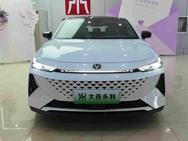 Changan UNI-V — Фото автомобиля 3