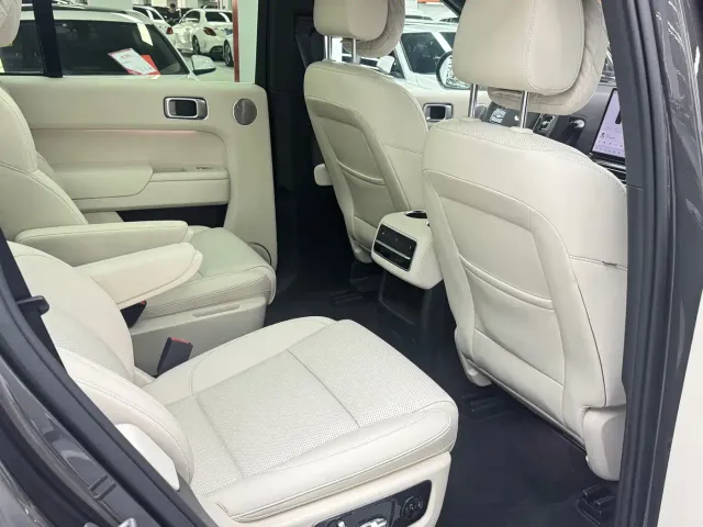 Li Auto L8 — Фото автомобиля 12