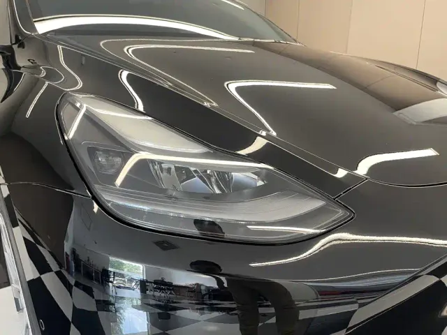 Tesla Model Y — Фото автомобиля 9