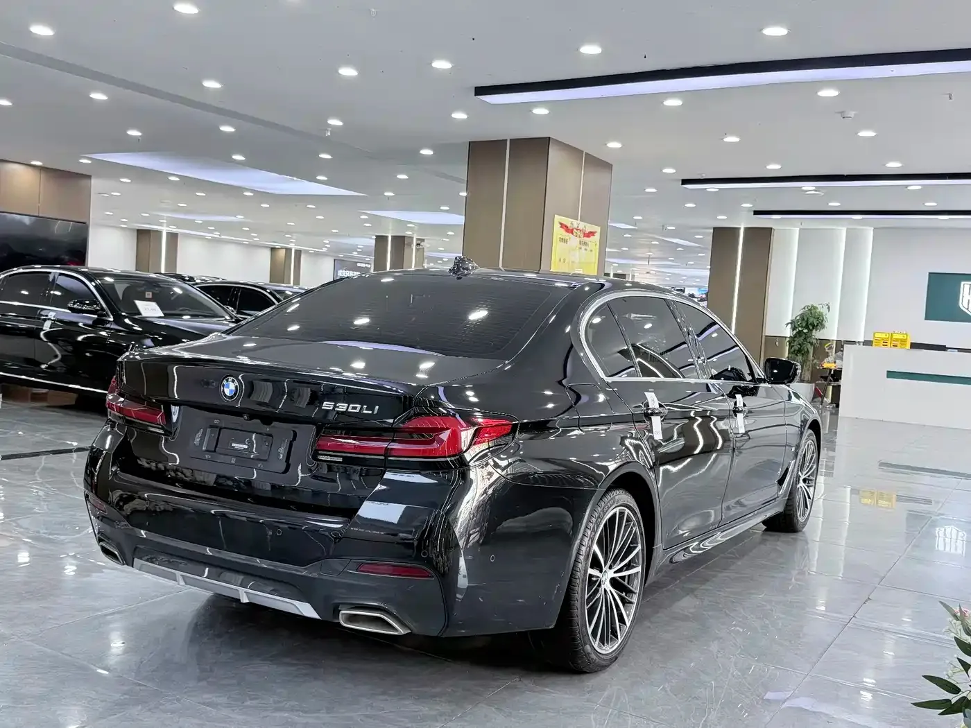 BMW BMW 5 Series 2022 530Li Leading M Sport Package — Фото автомобиля 7