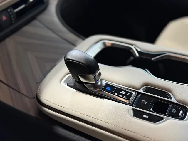 Lexus LM — Фото автомобиля 8