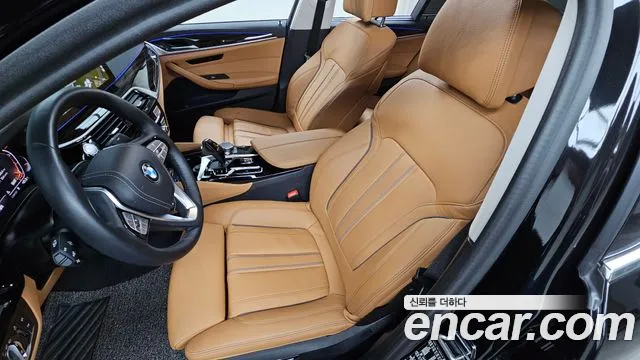 BMW 5 Series G30 — Фото автомобиля 10