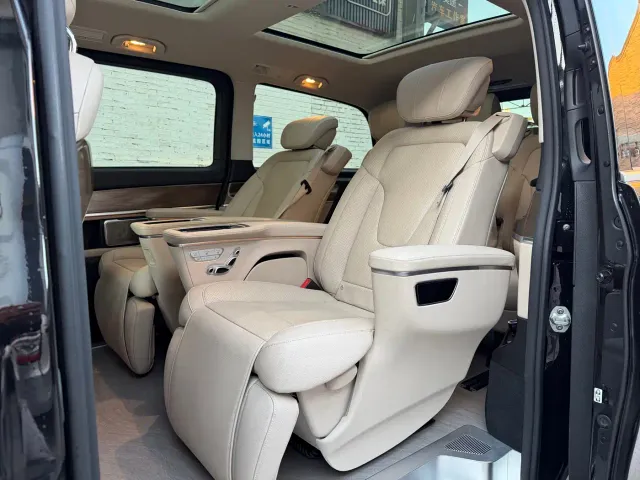 Mercedes-Benz V-Class — Фото автомобиля 13