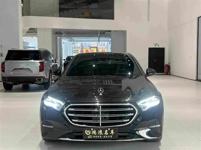 Mercedes-Benz E-Class — Фото автомобиля 2