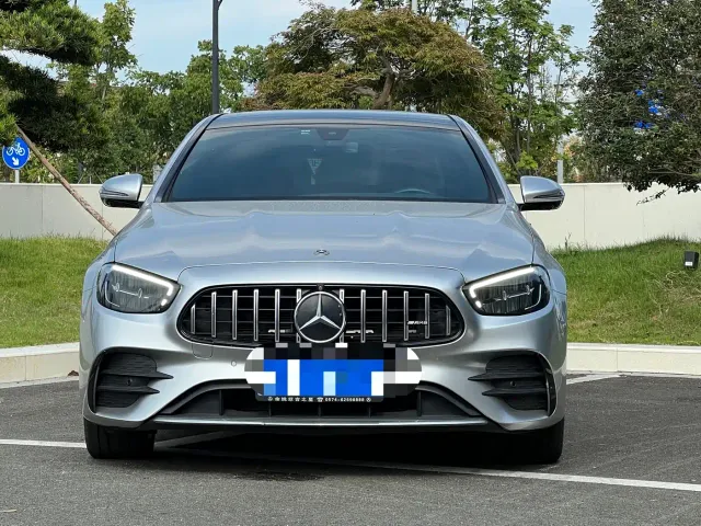 Mercedes-Benz E-Class — Фото автомобиля 2