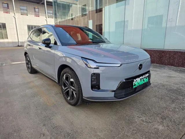 Volvo XC70 Plug-in Hybrid — Фото автомобиля 3