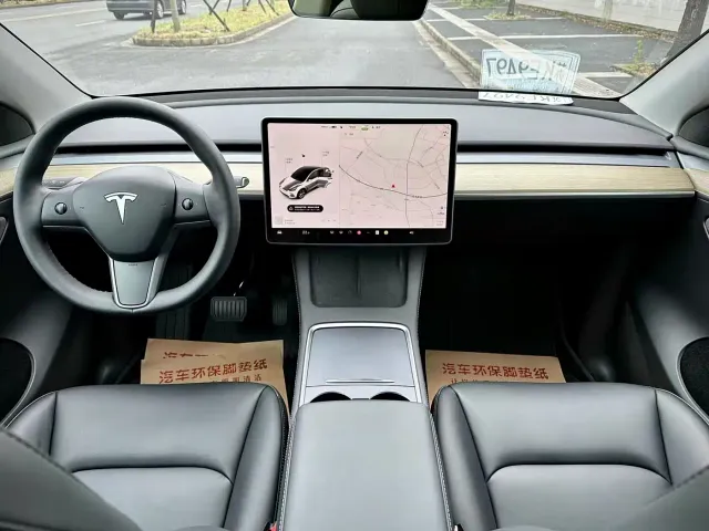 Tesla Model Y — Фото автомобиля 8