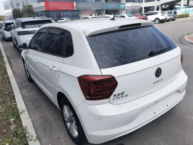 Volkswagen Polo — Фото автомобиля 4