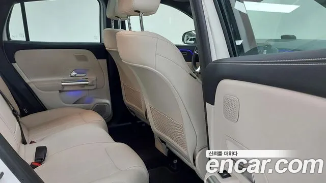 Mercedes-Benz EQA — Фото автомобиля 10
