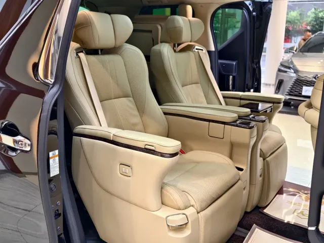 Toyota Vellfire — Фото автомобиля 9