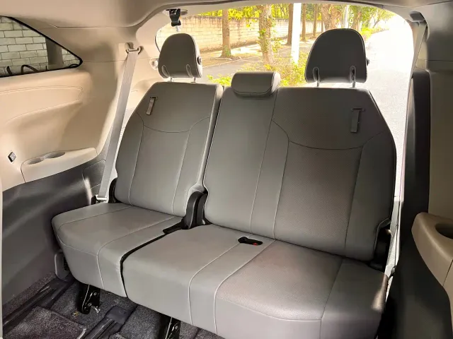 Toyota Sienna — Фото автомобиля 15