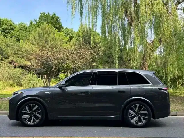 Li Auto L8 — Фото автомобиля 3