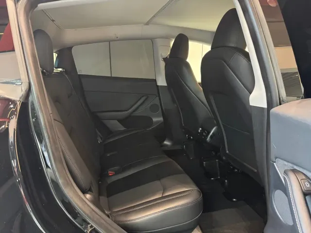 Tesla Model Y — Фото автомобиля 9