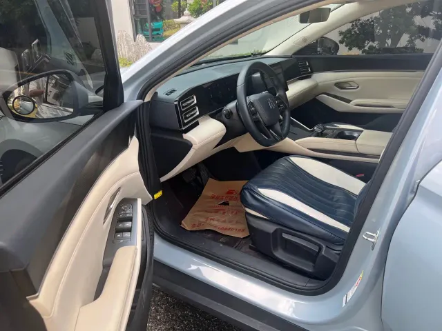 BYD Qin L — Фото автомобиля 11
