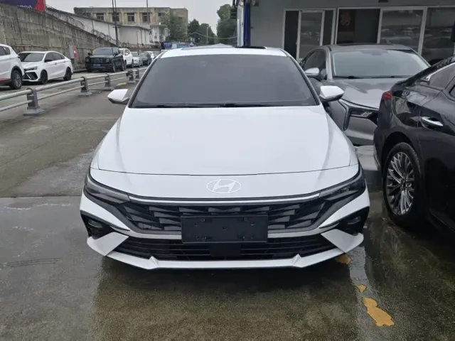 Hyundai Elantra — Фото автомобиля 2