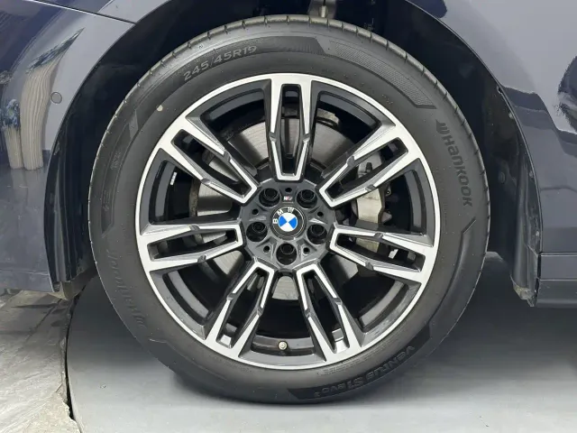 BMW 5 Series — Фото автомобиля 22