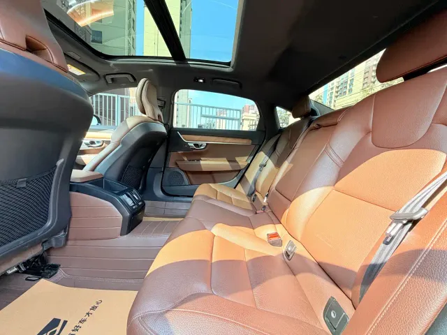 Volvo Volvo S90 2022 B5 Momentum Luxury Edition — Фото автомобиля 5