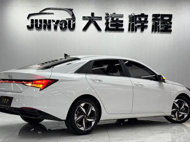 Hyundai Elantra — Фото автомобиля 4