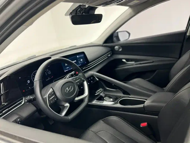 Hyundai Elantra — Фото автомобиля 14