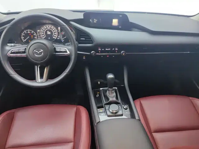 Mazda Axela — Фото автомобиля 12