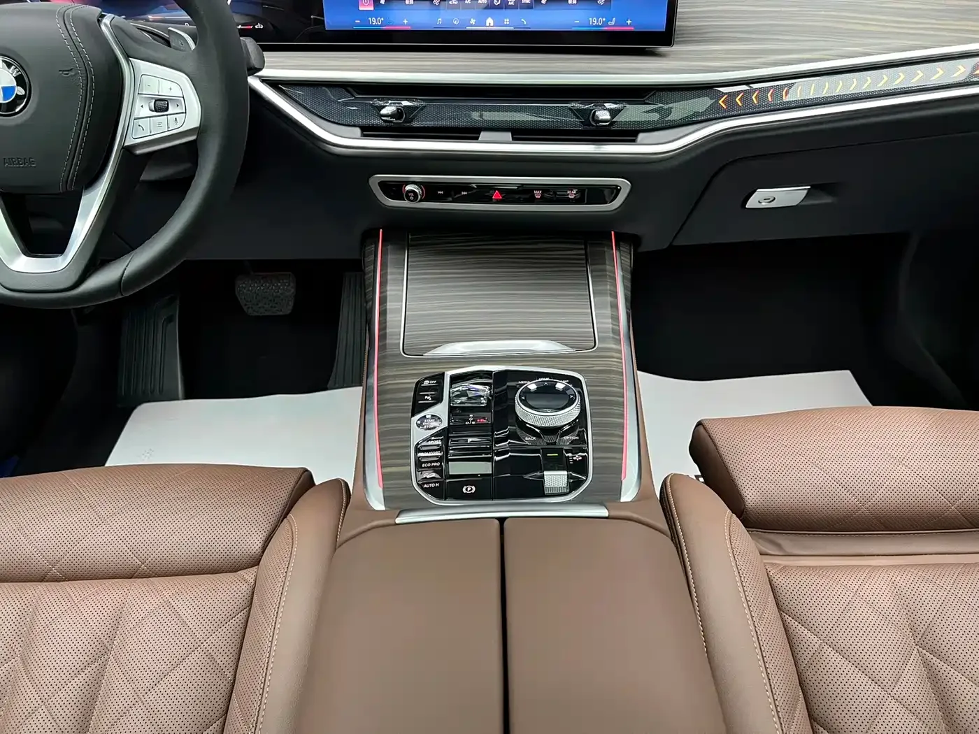 BMW BMW X7 2024 xDrive40i Leading Luxury Package — Фото автомобиля 12
