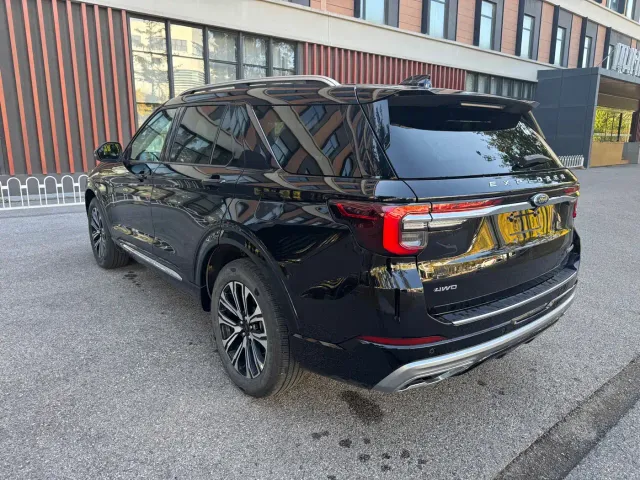 Ford Explorer — Фото автомобиля 7
