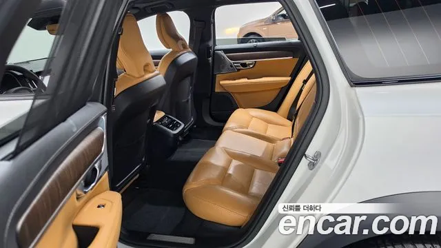 Volvo V90 — Фото автомобиля 17