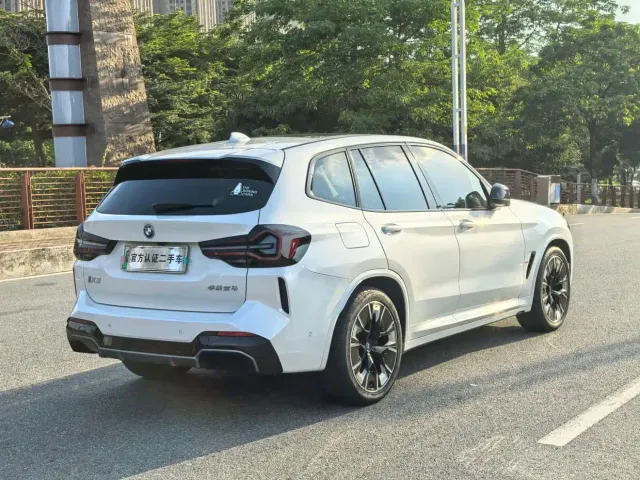 BMW iX3 — Фото автомобиля 18