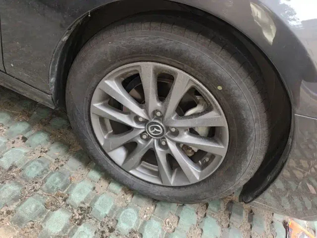Mazda Axela — Фото автомобиля 24