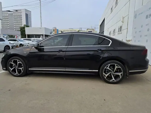 Volkswagen Magotan 2025 Popular Edition 330TSI DSG Luxury — Фото автомобиля 5