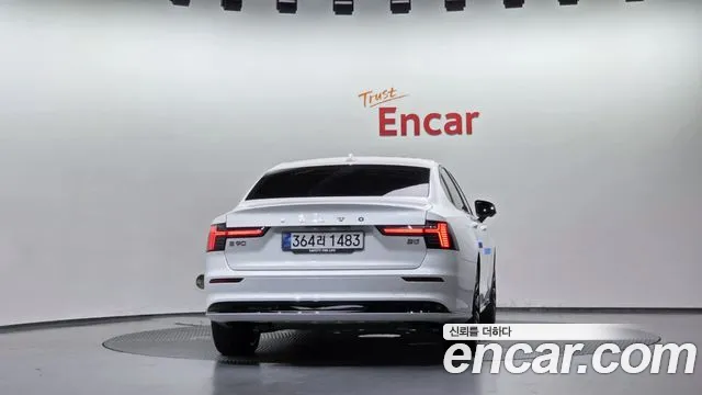 Volvo S90 — Фото автомобиля 4