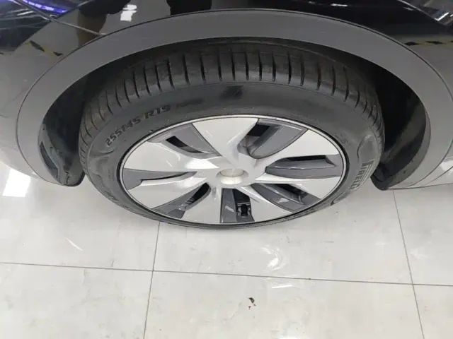Tesla Model Y — Фото автомобиля 22
