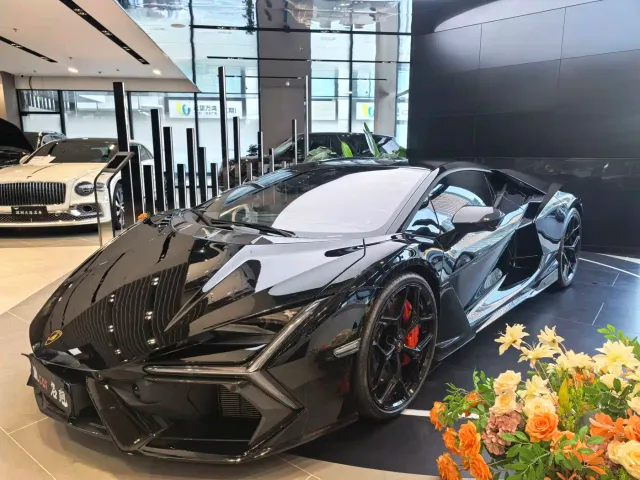 Lamborghini Revuelto — Фото автомобиля 2
