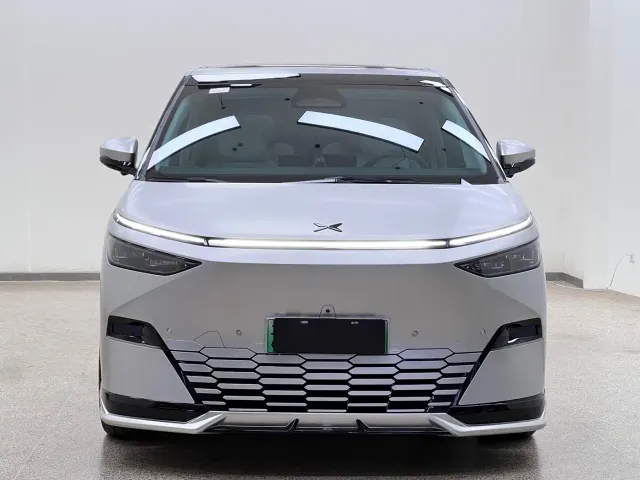 Xpeng X9 — Фото автомобиля 2