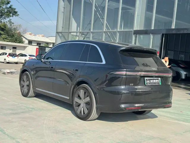 Li Auto L8 — Фото автомобиля 13