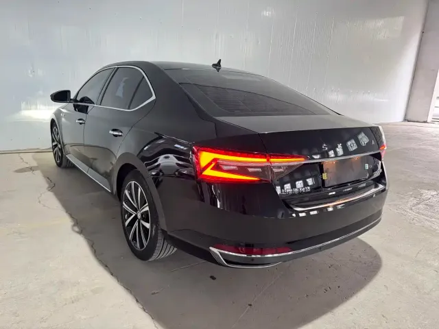 Skoda Superb — Фото автомобиля 5