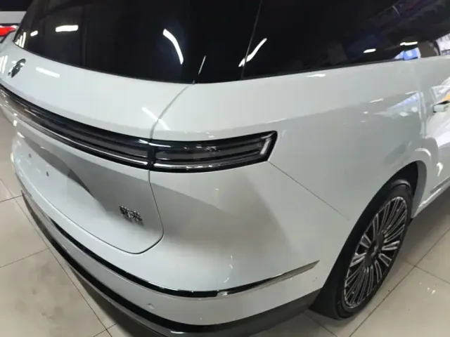 NIO NIO ES8 2025 Model 6-Seat Executive Luxury Edition — Фото автомобиля 7