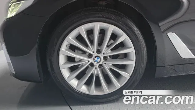 BMW 5 Series G30 — Фото автомобиля 5