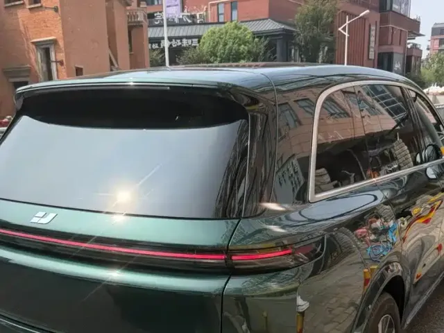 Li Auto L8 — Фото автомобиля 9