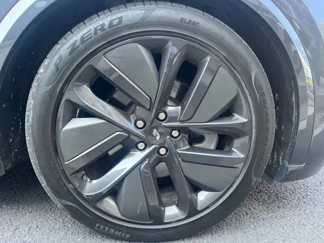 Li Auto L8 — Фото автомобиля 20