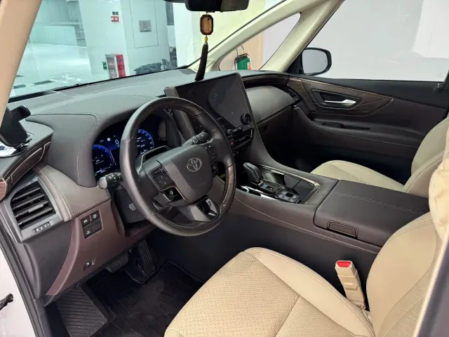 Toyota Alphard — Фото автомобиля 11